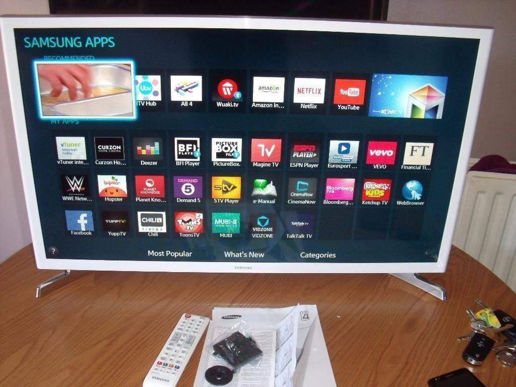 Смарт тв телевизор на кухню с wifi. Samsung Smart TV ue32. Samsung Smart TV 32 дюйма. Телевизор самсунг смарт ТВ 32 белый. Samsung телевизор 32 дюйма смарт ТВ.
