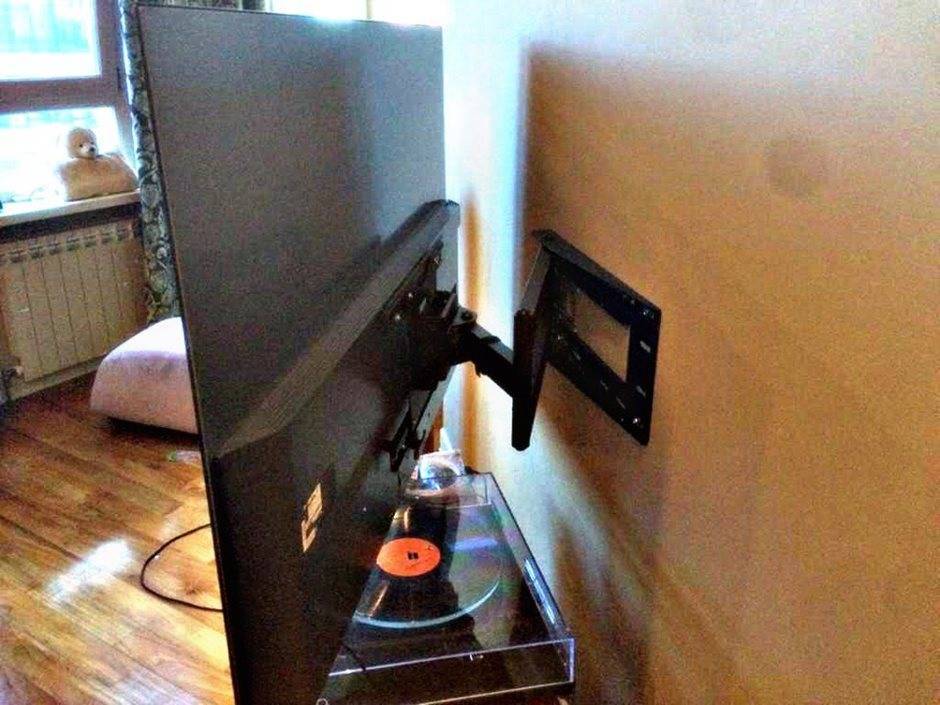 Как повесить телевизор на стену с кронштейном, лучшие крепления