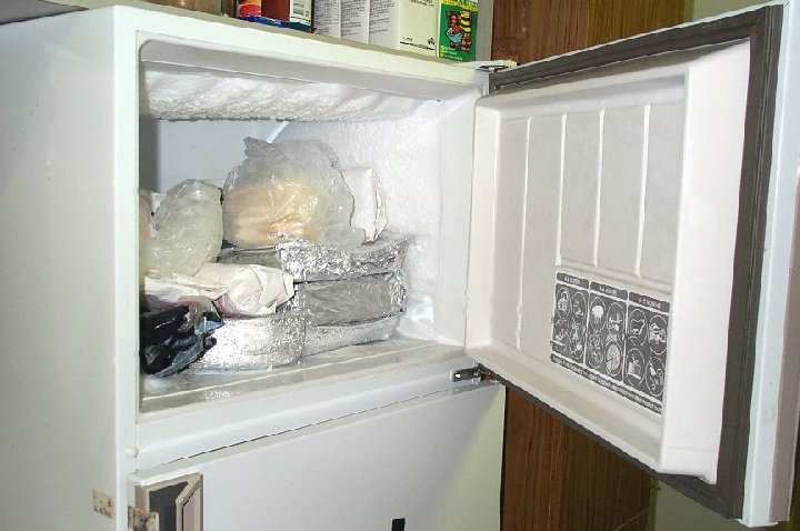 Что можно сделать из старого холодильника — 18 идей