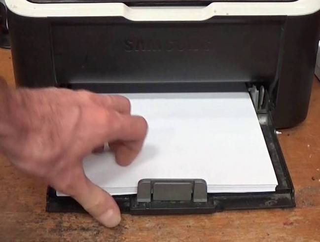 Что делать, если принтер hp не захватывает бумагу?