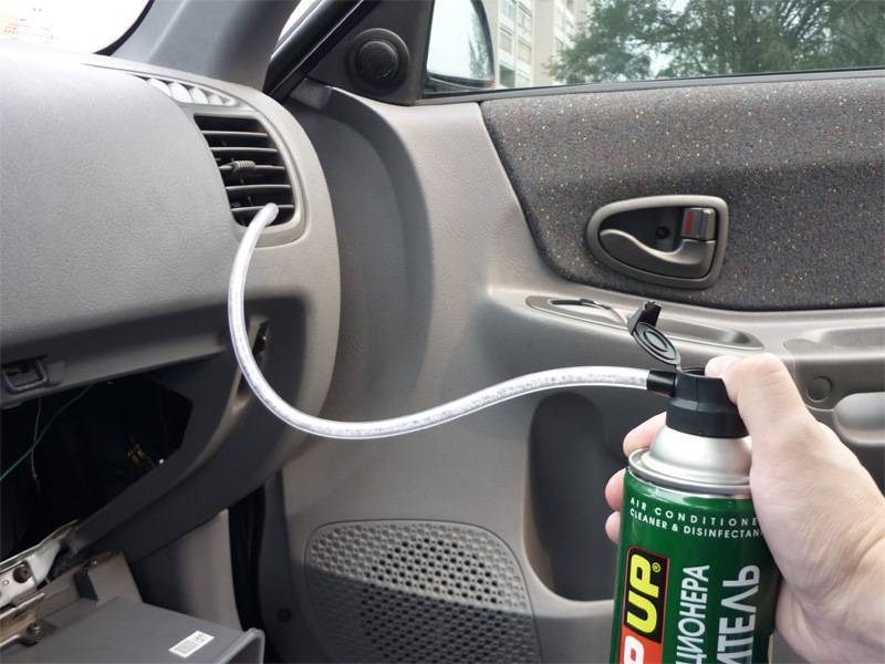 Как убрать запах от кондиционера в автомобиле