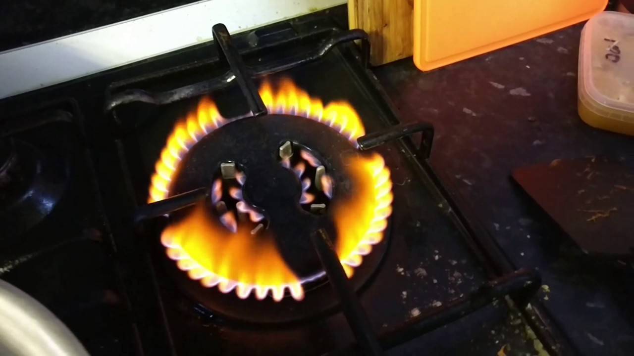 Почему коптит газовая плита с баллоном пропана: причины неисправности и пути их устранения
