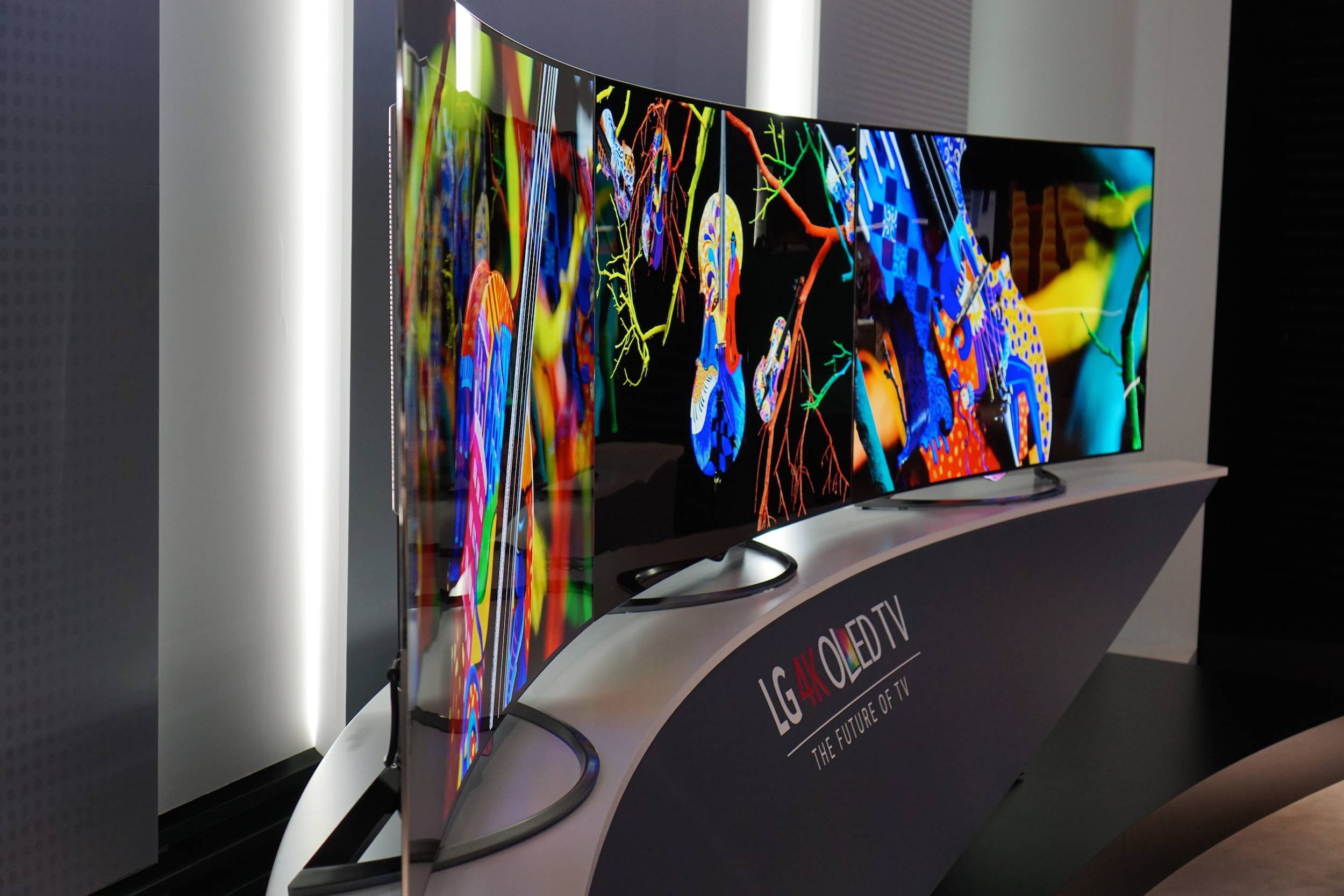 Crystal qled. 4k OLED-экраны. 4к 32 дюйма OLED монитор. LG OLED g2 2022. Led телевизор олед телевизор.