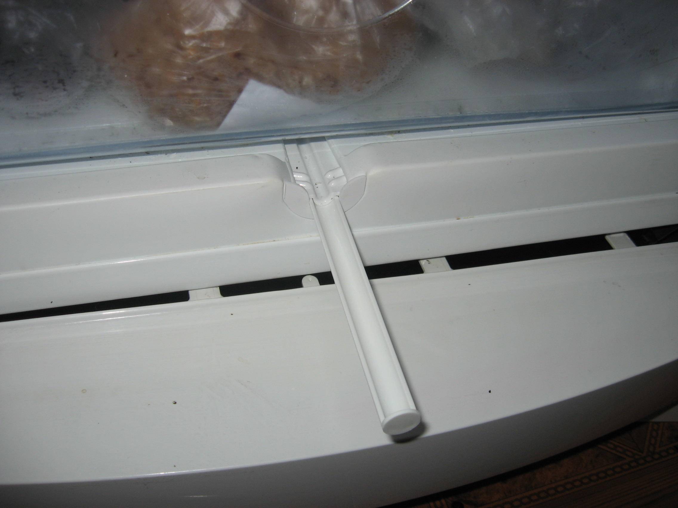Как прочистить дренажную трубку в холодильнике — способы чистки
