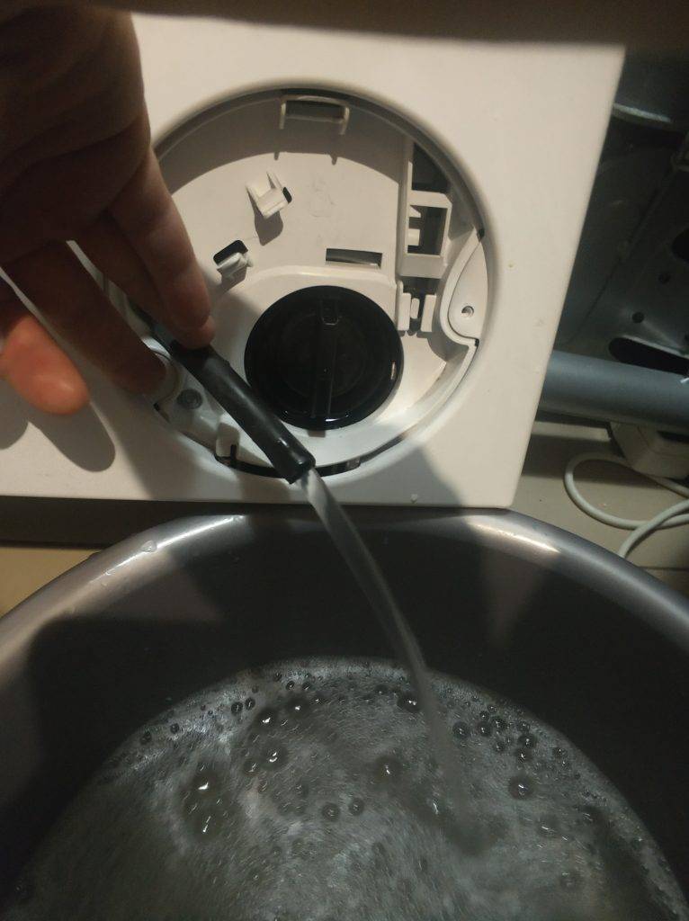Почему машинка индезит набирает воду, но не стирает: диагностика и ремонт