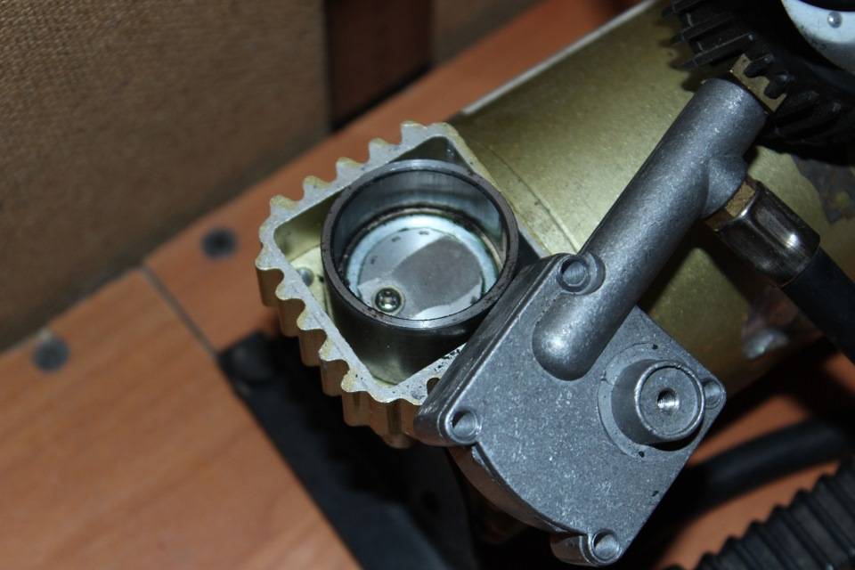 Ремонт воздушного компрессора, для подкачки шин.