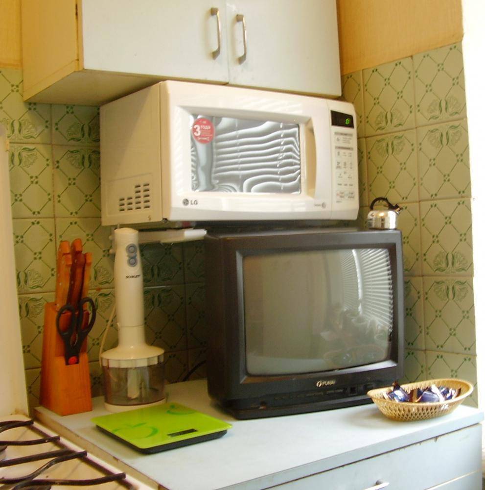 Микроволновка на кухне – куда можно, а куда не стоит устанавливать