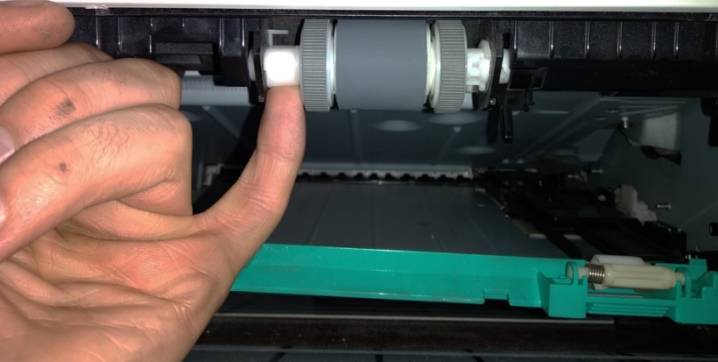 Что делать, если застревает бумага в принтере