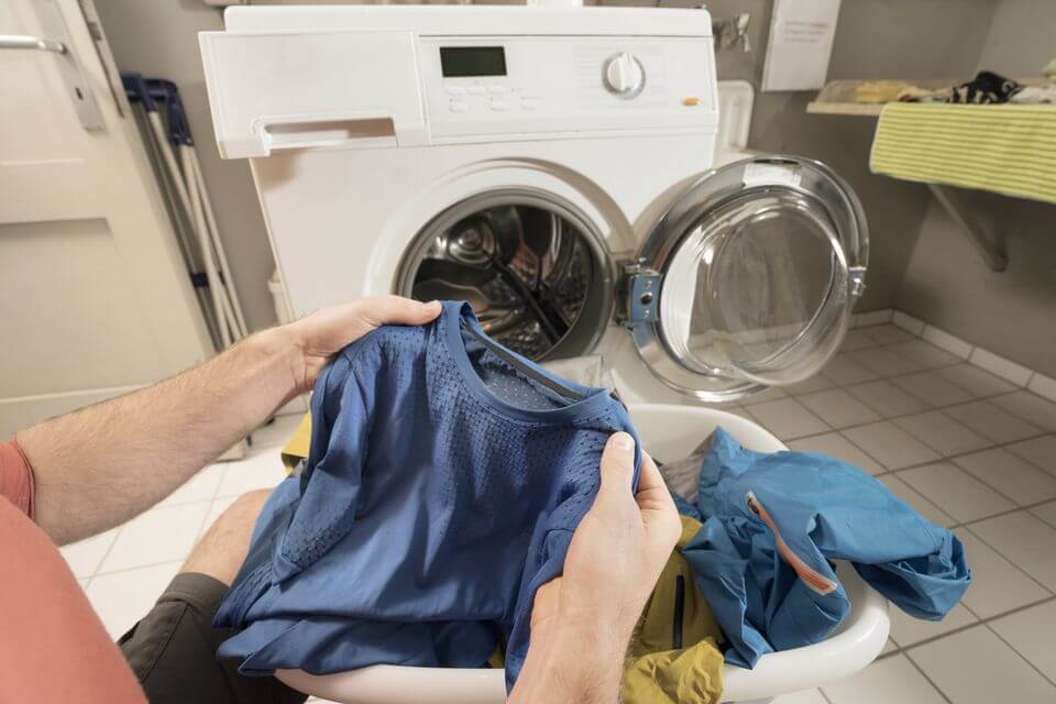 4 причины, почему стиральная машина рвет белье при стирке. устранение неполадок