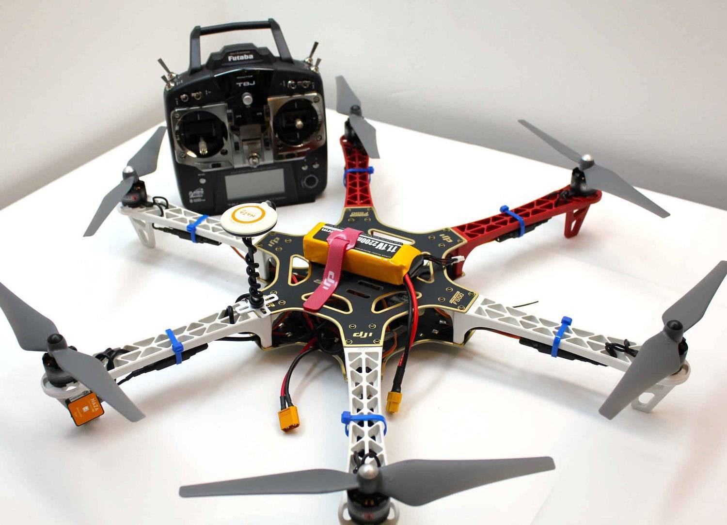 Квадрокоптер своими руками: как собрать дрон для человека, мини из бумаги, подручных материалов, схема для начинающих, чертежи, что нужно для сборки