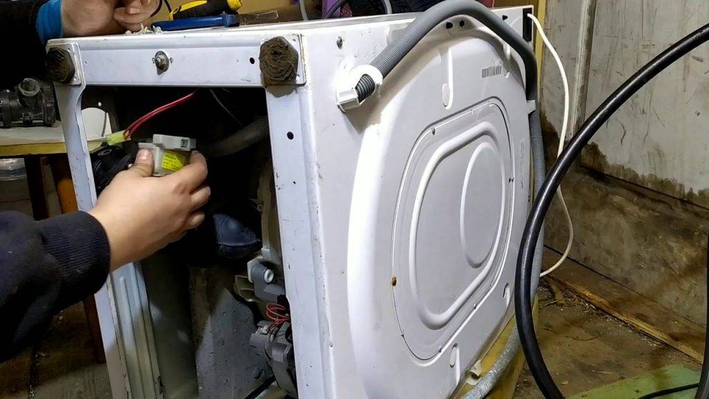Стиральная машина занусси не сливает воду и не отжимает: что делать