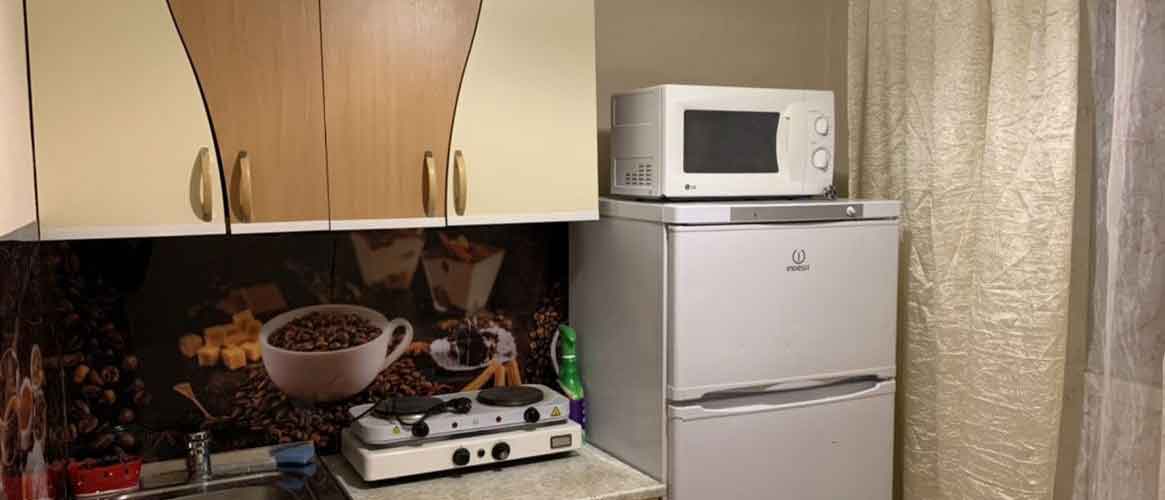 Установка микроволновки на холодильник: разрешается ли так делать