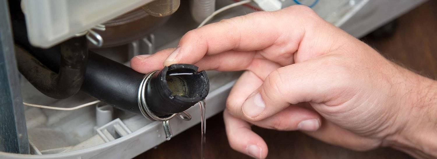 Стиральная машина не сливает воду: причины и что делать