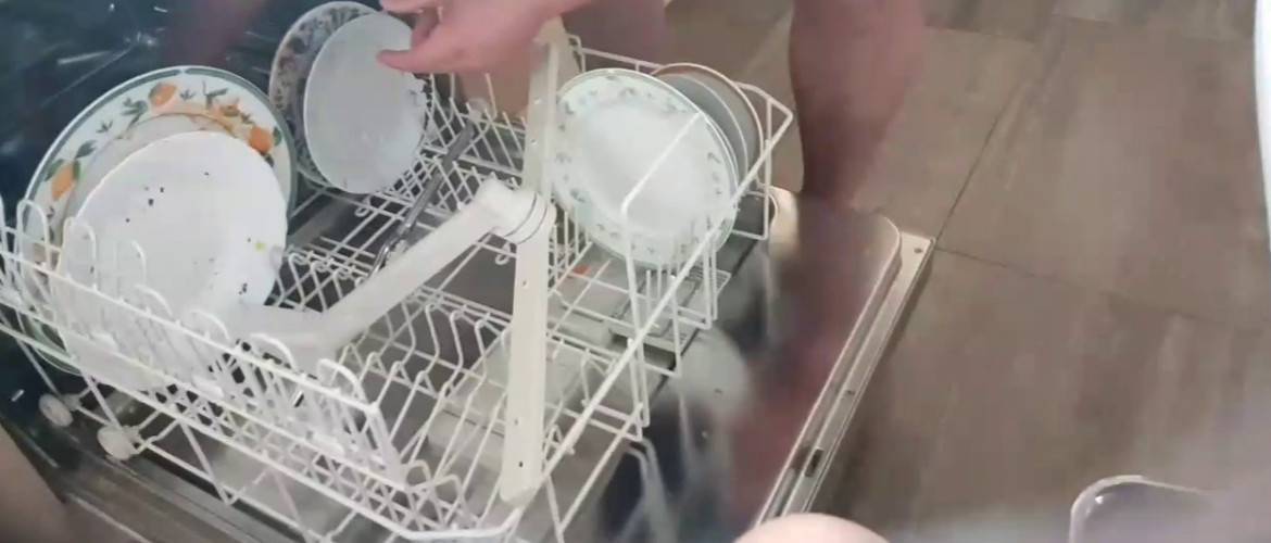 Почему посудомоечная машина набирает и сразу сливает воду и что с этим делать?