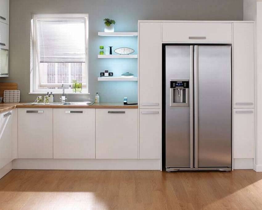 Как встроить обычный холодильник в шкаф своими руками: инструкция