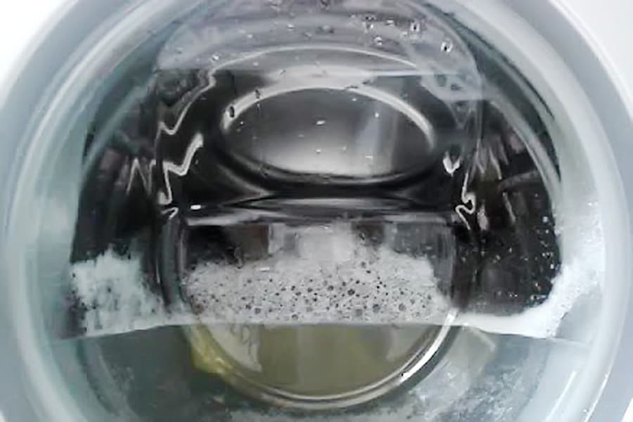 Стиральная машина течет снизу во время стирки, при наборе воды: причины