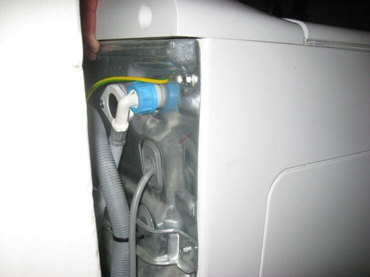 Почему посудомоечная машина бьется током