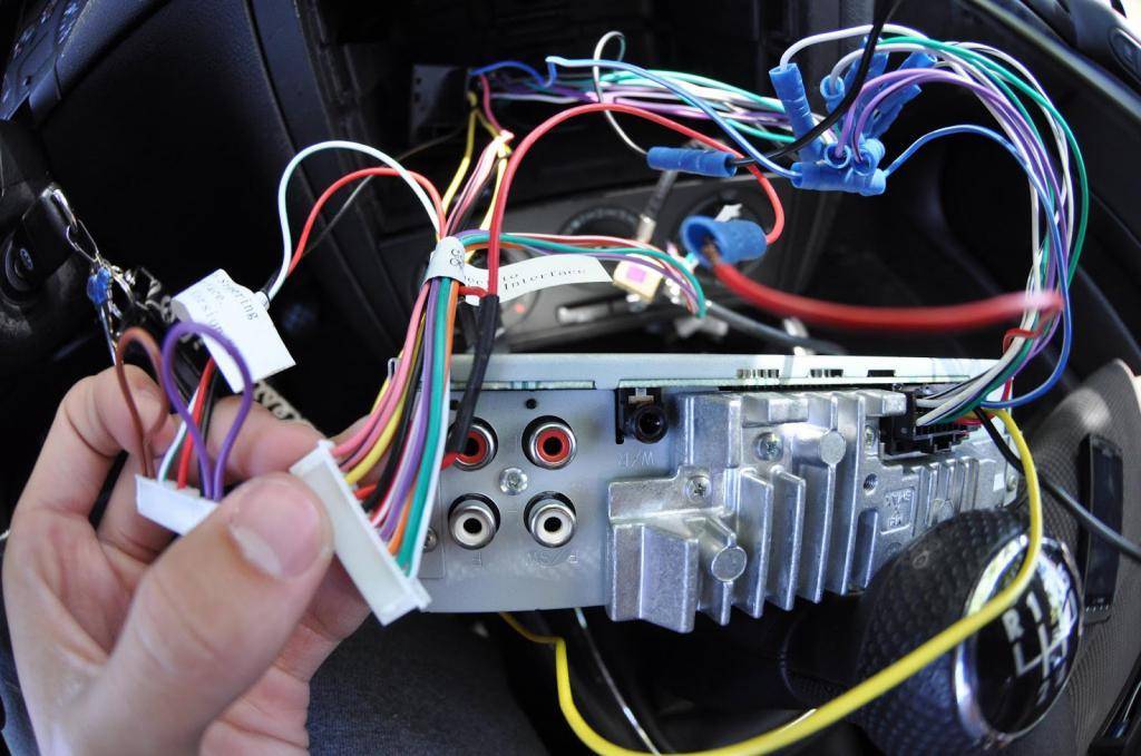 Подключение магнитолы в машине: как правильно установить устройство своими руками