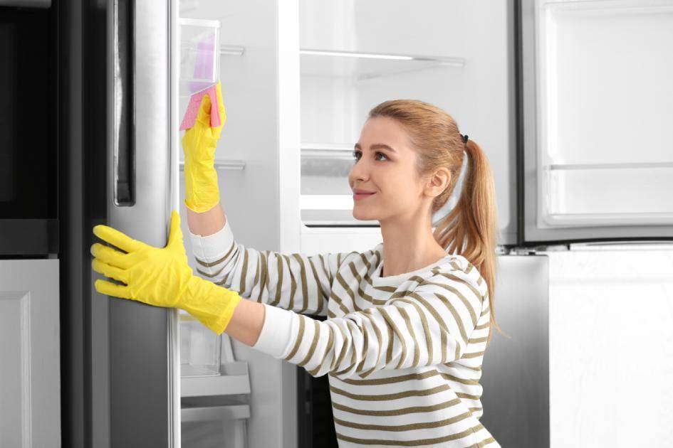 Зачем и чем мыть новый холодильник внутри перед включением?