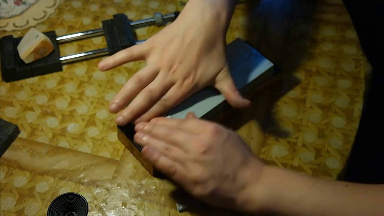 Когда необходимо точить ножи для машинки для стрижки волос? как наточить ножи на машинке для стрижки при помощи болгарки, наждачной бумаги, на станке?