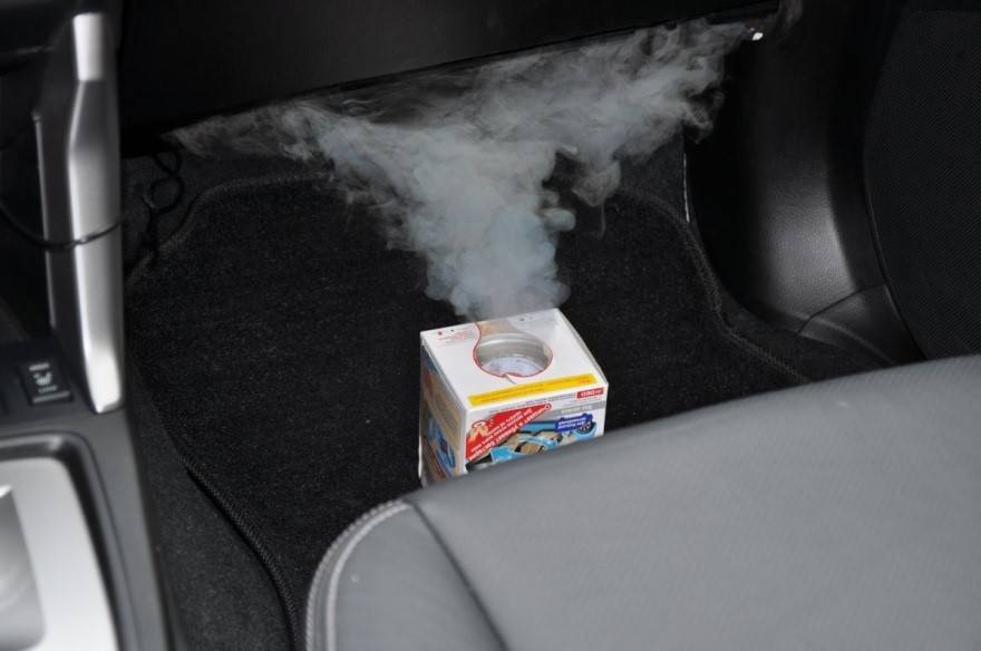 Как устранить запах из кондиционера автомобиля?