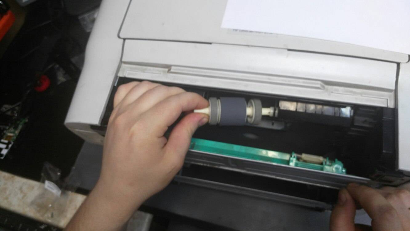 Что делать, если принтер перестал захватывать бумагу