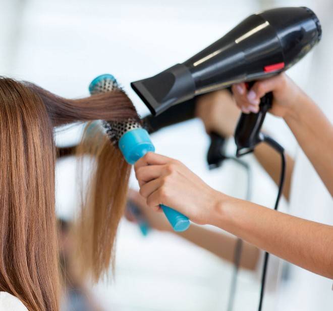 11 средств, которые помогут сберечь волосы при частых укладках
