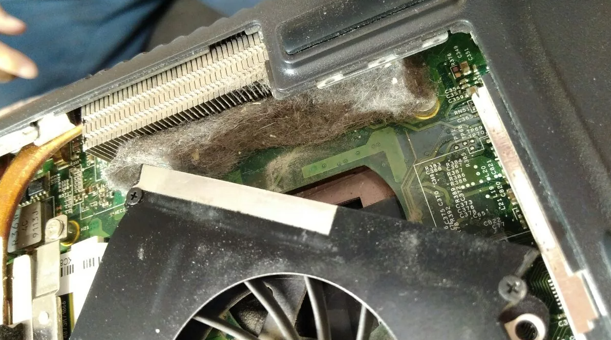 Как самому почистить ноутбук от пыли и поменять термопасту