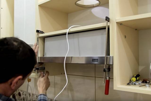 Как подключить вытяжку на кухне? как подключается к электричеству и вентиляции?