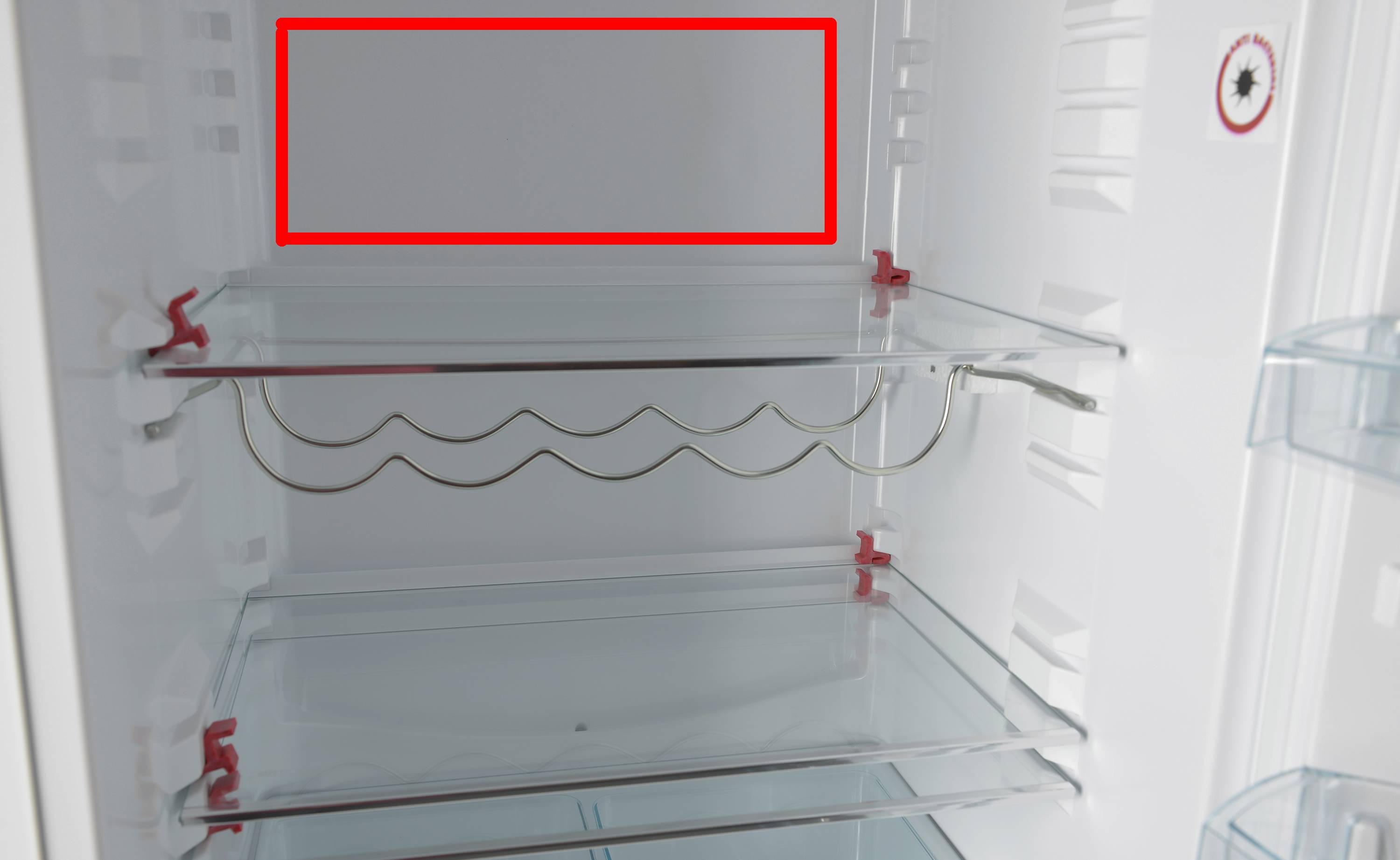Холодная вода в холодильнике. Холодильник Атлант однокамерный верхняя полка теплая. Полка в морозилку для холодильника Bosch. Холодильник веко Safety Glass полка 42 33. Фиксатор полки холодильника ATLANT.