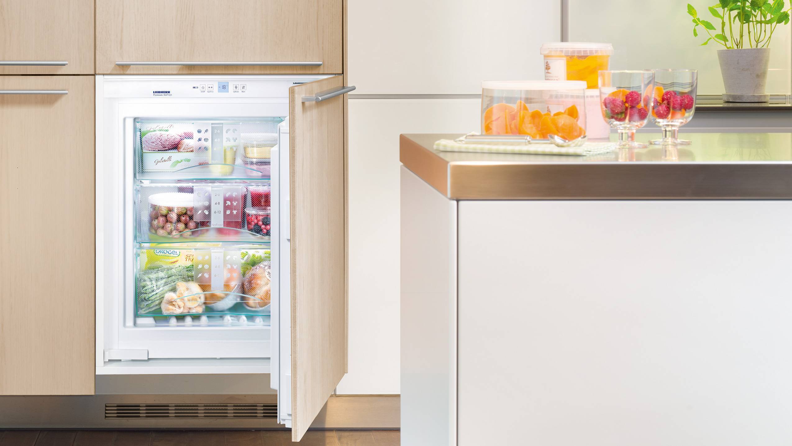 Встроенный холодильник: особенности устройства, плюсы и минусы, а также советы по выбору размера
