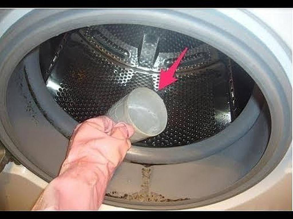 После стирки в барабане стиральной машины остается вода? узнайте, что делать