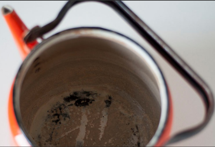 Как очистить электрический и обычный чайник от ржавчины внутри