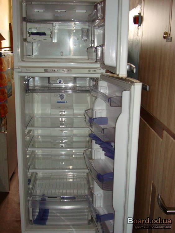 Причины, по которым холодильник мигает и пищит, способы устранения