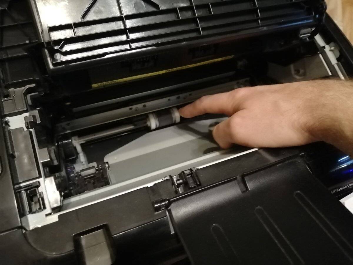 Почему принтер не захватывает бумагу из лотка: что делать на моделях hp, canon и других