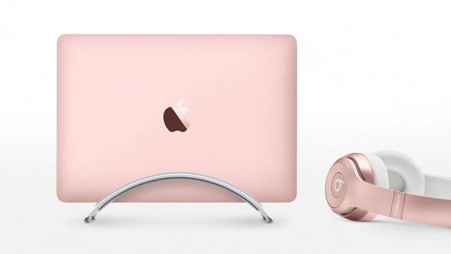 Порт наушников в macbook начал светиться красным. что происходит