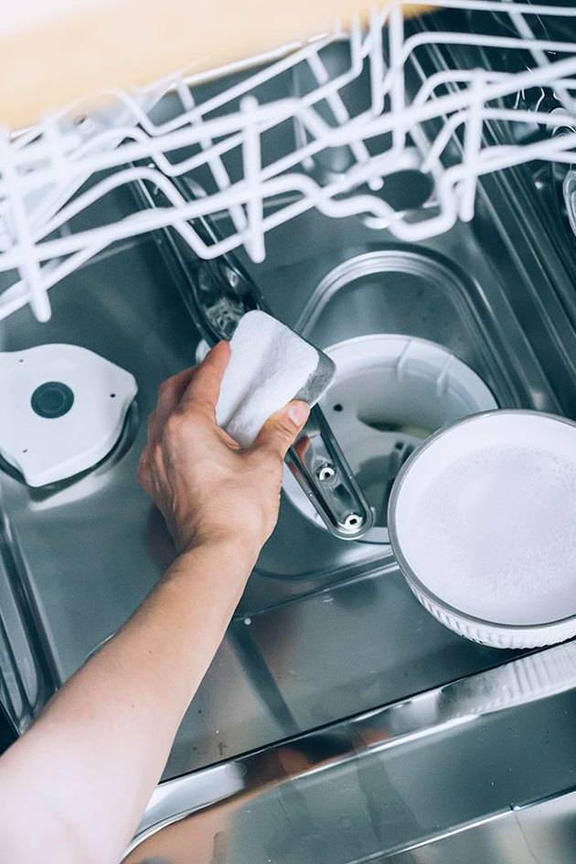 Как избавиться от запаха в посудомоечной машине: причины появления, как почистить, удалить