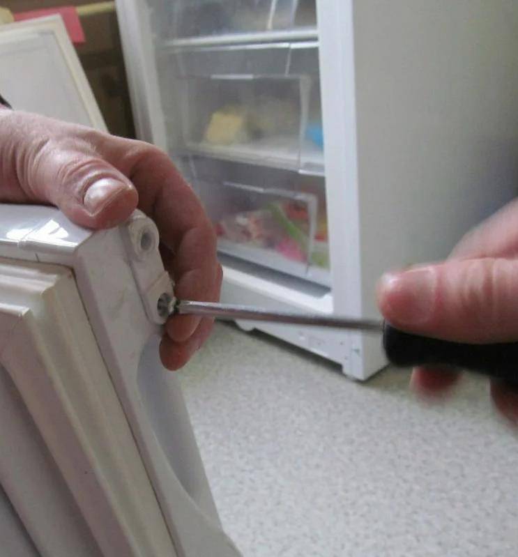 Как настроить дверь холодильника чтобы она