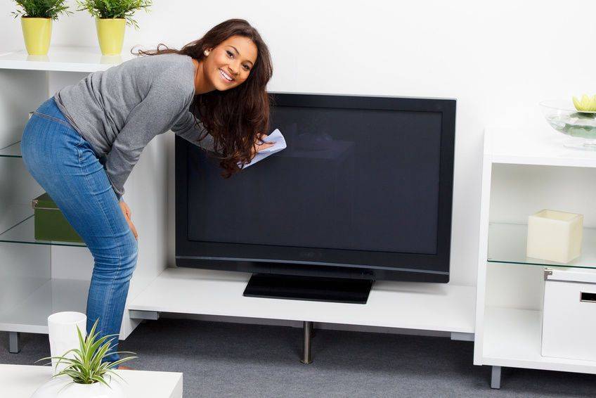 Как и чем протирать экран жк телевизора в домашних условиях?
