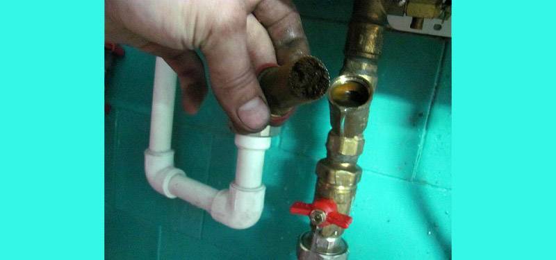 Почему возникает проблема плохого напора горячей воды из газовой колонки и как ее решить?