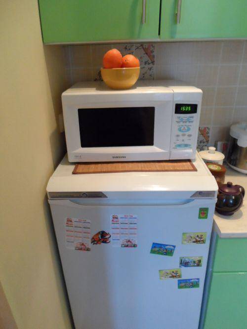 Можно ли ставить микроволновку на холодильник: сверху, отзывы, фото