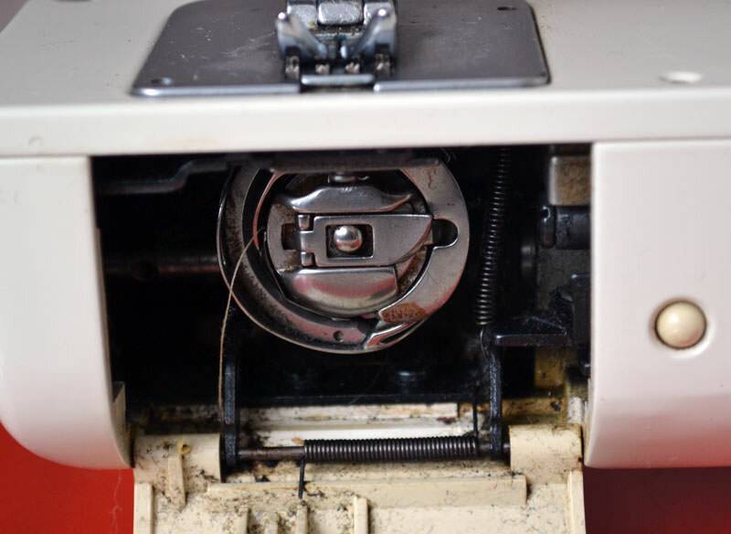 Челнок для швейной машины – виды, отличия, устройство