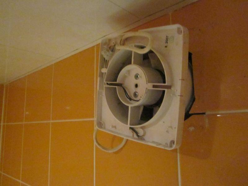Как подключить вентилятор в ванной к выключателю — 3 ошибки и схемы подключения.