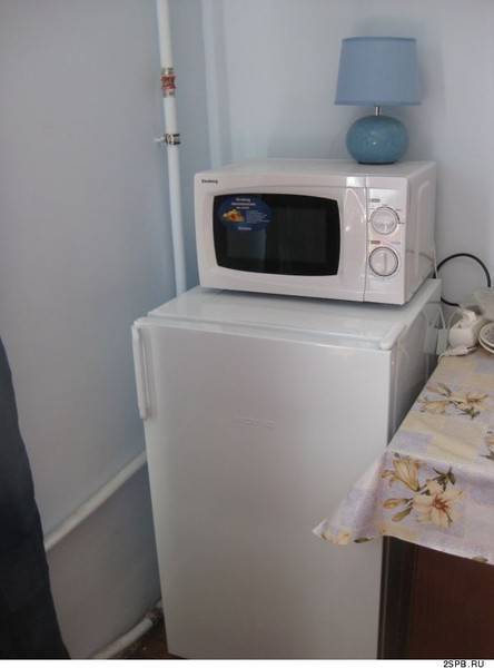 Можно ли ставить микроволновку на холодильник: микроволновую печь на морозильную камеру сверху, рядом, почему нельзя