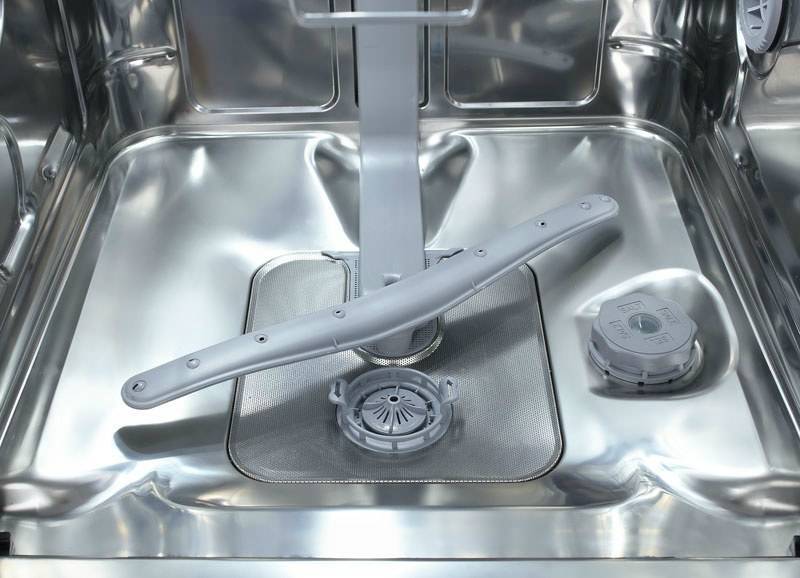 В посудомоечной машине стоит вода: что делать, в чем причина, как ее слить