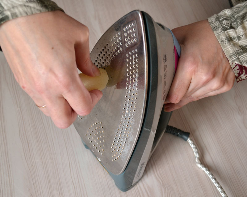 Как почистить утюг с тефлоновым покрытием: 11 средств от пригара
