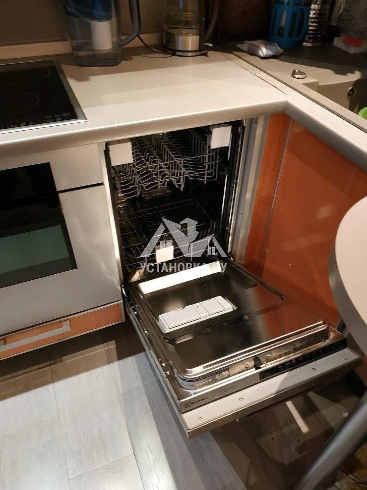 Как навесить дверь на посудомоечную машину. как прикрепить или снять фасад к посудомоечной машине