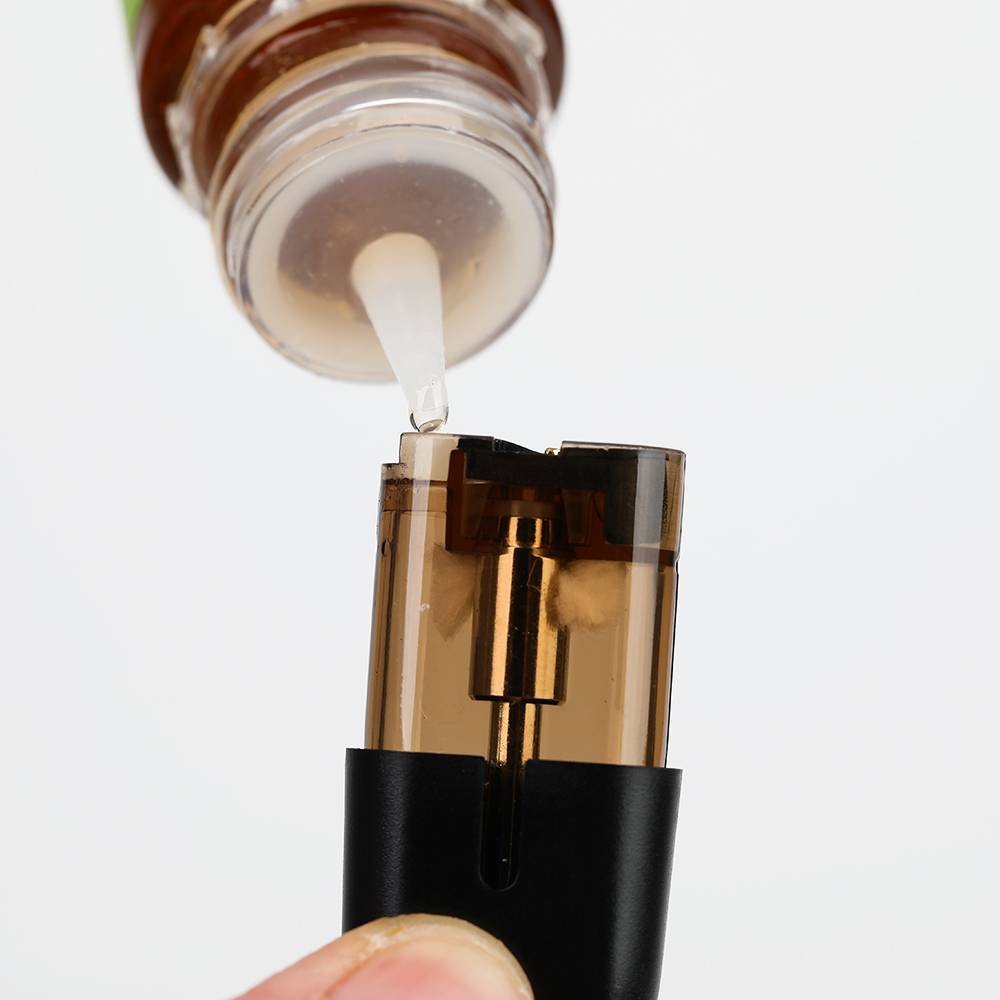 Как правильно заправить электронную сигарету и выбрать жидкость для этого
