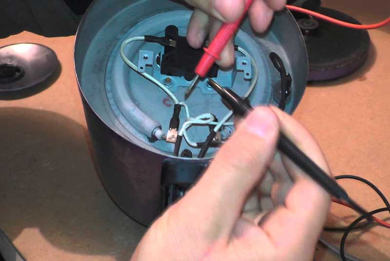 Почему электрический чайник не отключается при закипании: причины поломки и ремонт своими руками