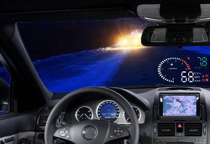 Проекция на лобовое стекло автомобиля: помощь или вред водителям?